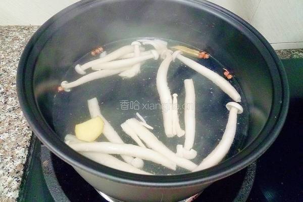 鲫鱼豆腐海鲜菇汤的做法图解9