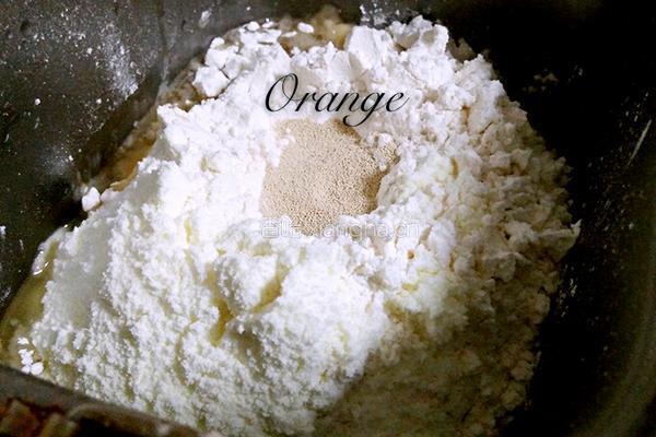 奶油蜜豆牛角包的做法图解2