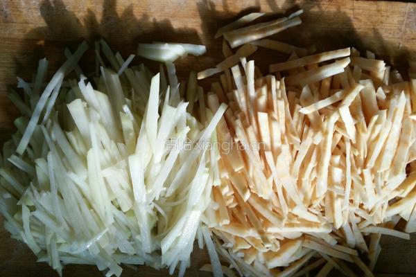 素炒土豆地瓜丝的做法图解1