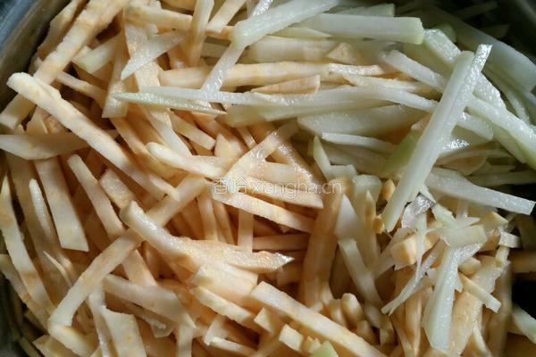 素炒土豆地瓜丝的做法图解2