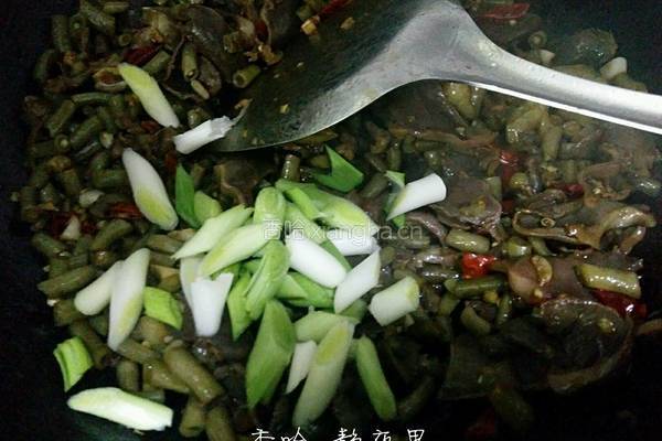 酸豆角双椒炒鸡胗的做法图解14