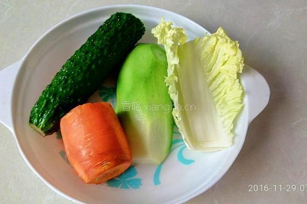  凉拌萝卜丝的做法图解1