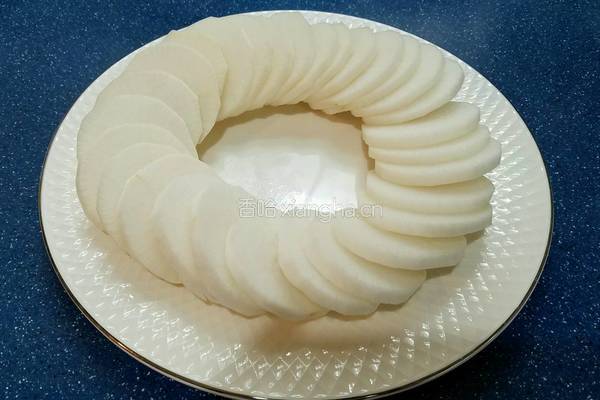 蒸蘿卜的做法图解1