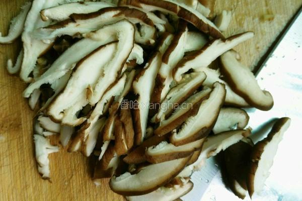 小白菜炒香菇的做法图解3