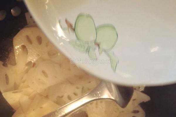 美味素炒藕片的做法图解7