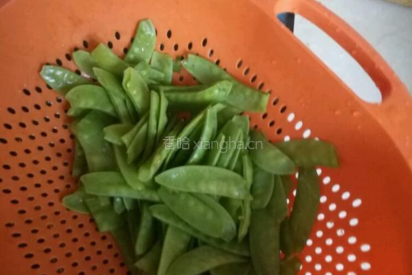 腊肉炒荷兰豆的做法图解1