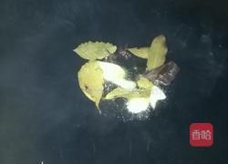 黑木耳焖五花肉的做法图解3