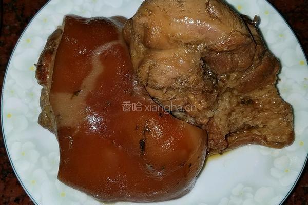 卤水猪肘子的做法图解2