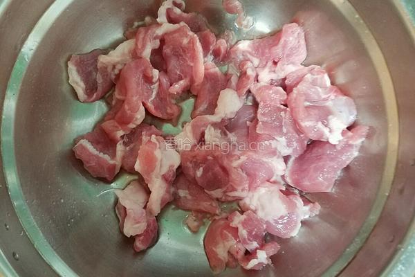 胡萝卜炒肉片的做法图解2