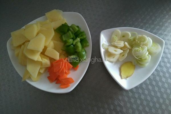 肉片土豆盖浇饭的做法图解2