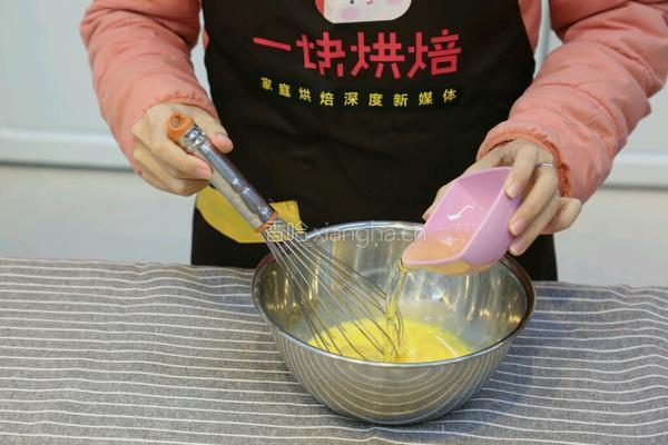 圣诞树桩蛋糕的做法图解3