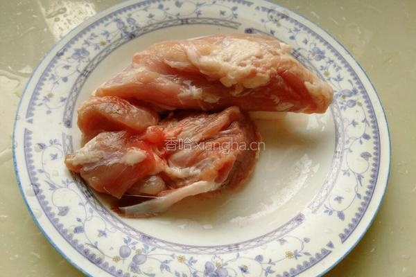猪肉大丸子的做法图解1