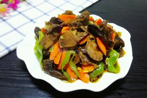 胡萝卜黑木耳炒牛肉的做法图解8