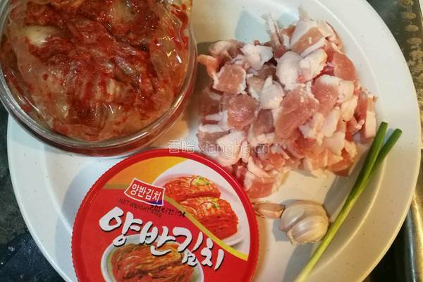 辣白菜五花肉的做法图解1