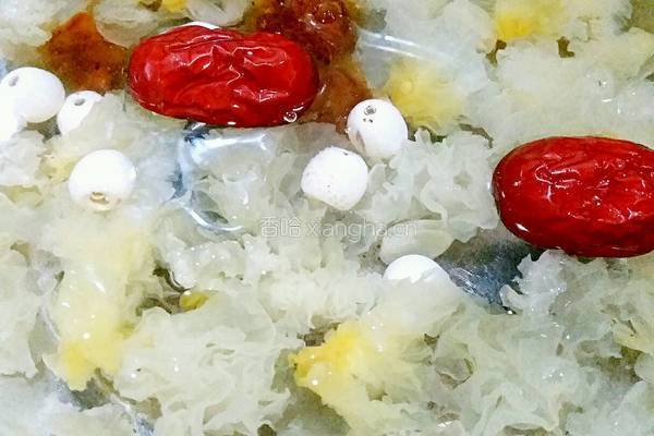 养颜雪耳羹的做法图解3