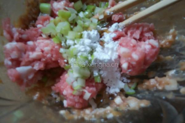 豆腐皮卷胡萝卜肉馅的做法图解1