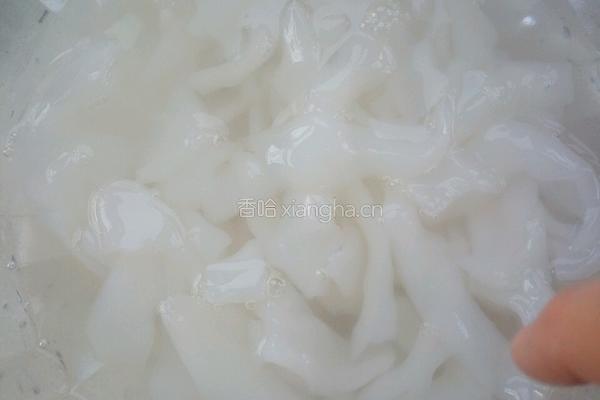 凉拌黄瓜拉皮的做法图解2