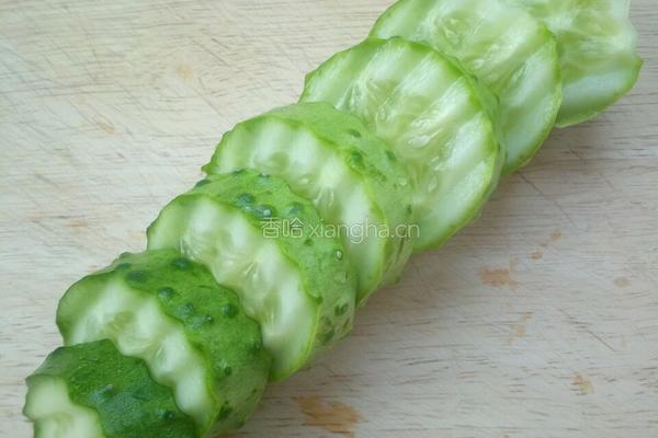 凉拌黄瓜拉皮的做法图解3