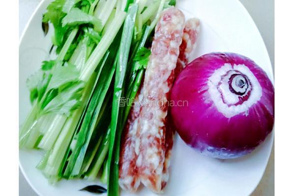 腊肠炒饭的做法图解1