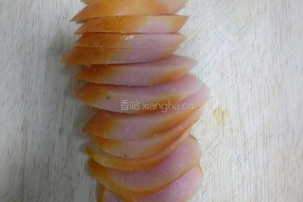 香肠辣椒炒鸡蛋的做法图解2