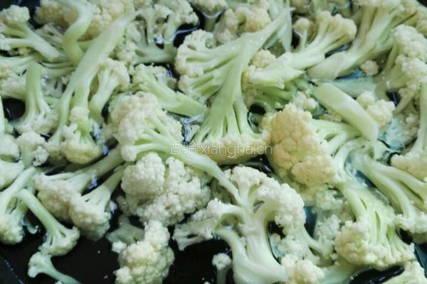 干煸花菜的做法图解1