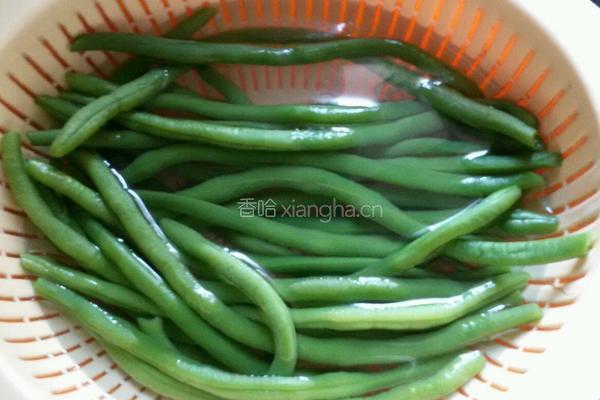 肉末无丝豆的做法图解1