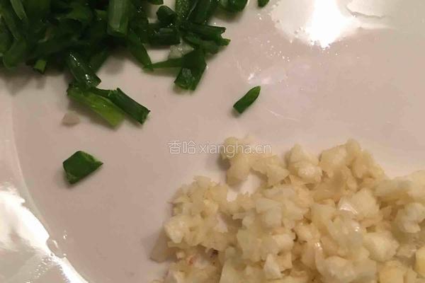 豆皮卷金针菇的做法图解2