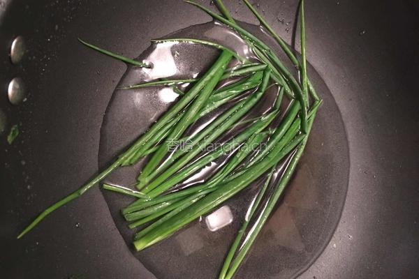 豆皮卷金针菇的做法图解4