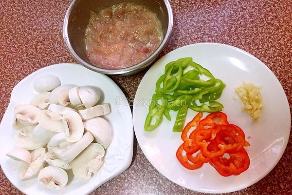 口蘑炒肉的做法图解1