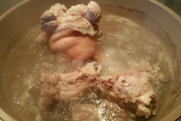 扒肘子的做法图解2