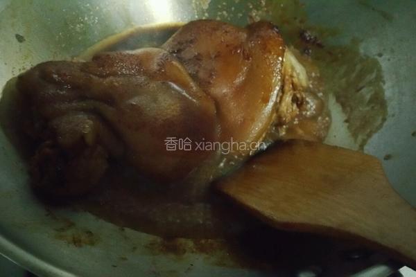 扒肘子的做法图解9