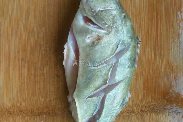 香辣烤鱼的做法图解1