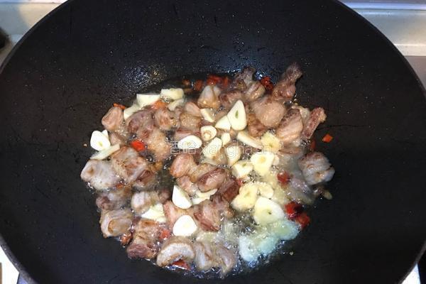 茄子豆角五花肉焖饭的做法图解3