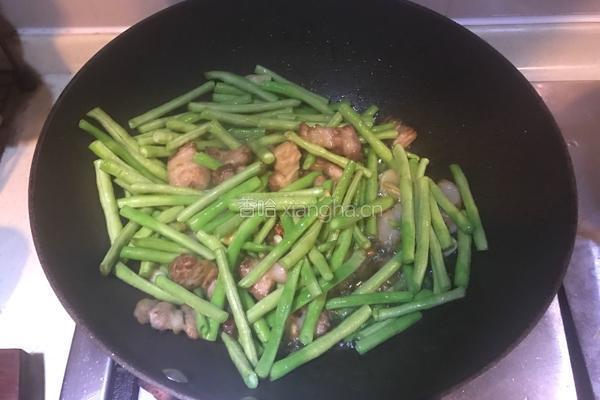 茄子豆角五花肉焖饭的做法图解4