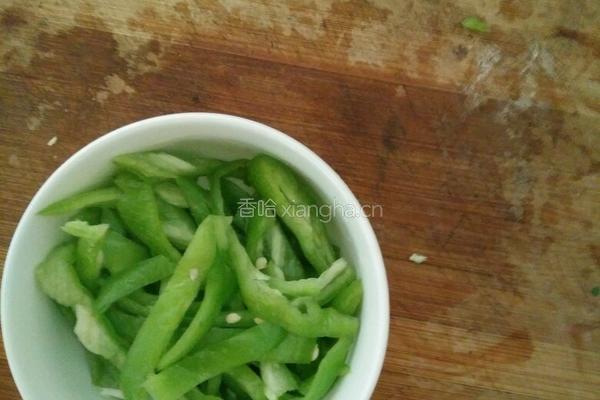 青椒土豆胡萝卜丝的做法图解5