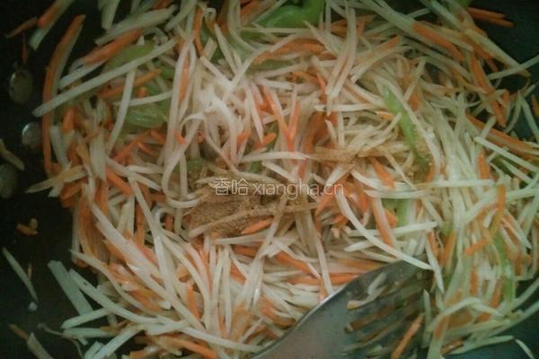 青椒土豆胡萝卜丝的做法图解9
