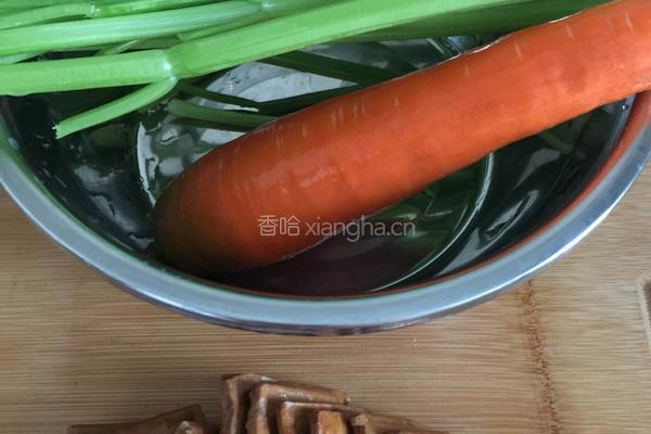 凉拌五香花生的做法图解3