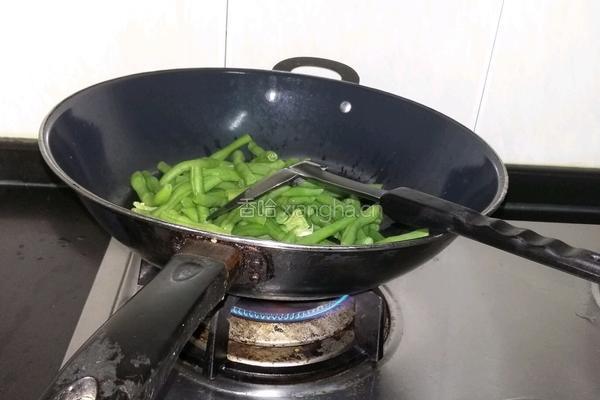 青椒炒半熟四季豆的做法图解6