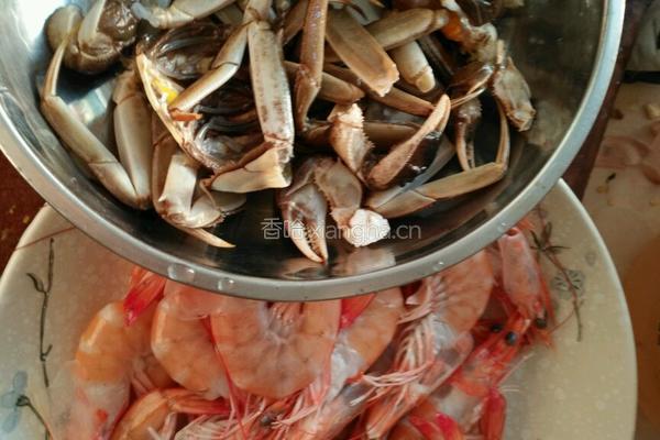 海鲜粥（螃蟹龙虾）的做法图解1