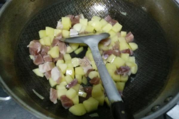 腌肉土豆焖饭的做法图解4
