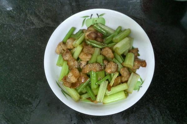 芹菜炒肉的做法图解13