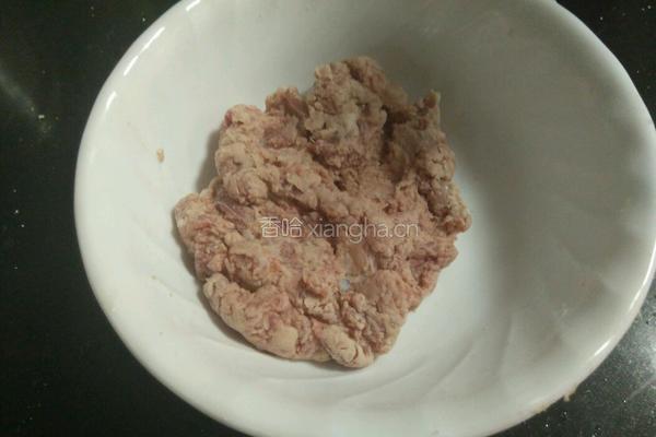 腐竹肉片汤的做法图解2