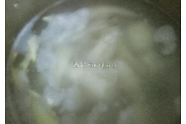 软骨鱼瘦肉汤的做法图解2