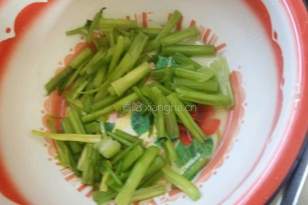 清炒芹菜的做法图解2