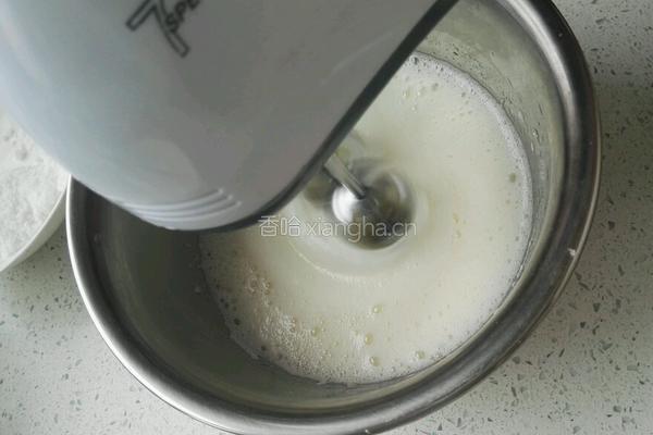 蓝莓戚风蛋糕卷的做法图解6