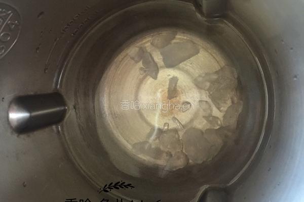 冰糖雪梨汁的做法图解2