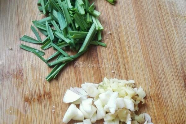 酸菜肉丝粉条汤的做法图解2