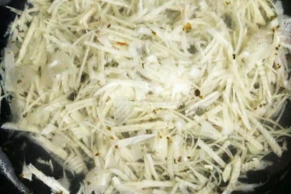 酸菜煮笋的做法图解4
