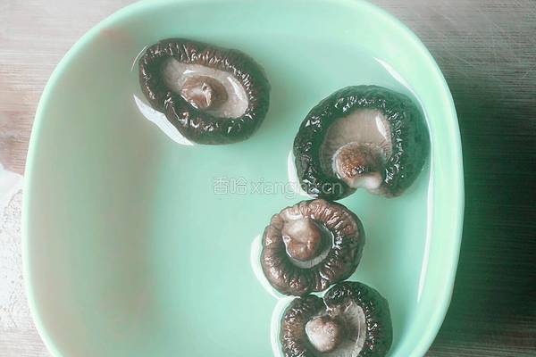 香菇鸡肉粥的做法图解4