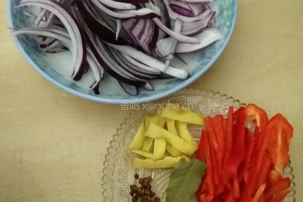 洋葱爆鸡肠的做法图解2